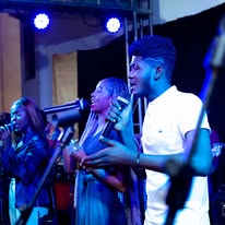Banda ao vivo no palco
